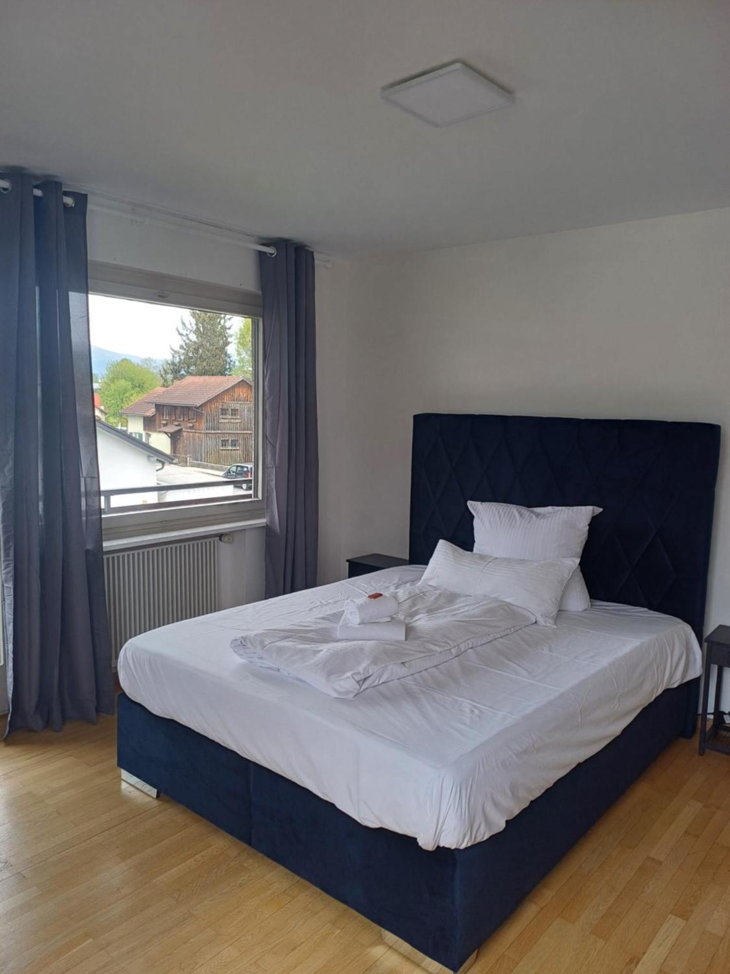Crown Living Design Apartment - 2 Schlafzimmer - Kueche - Gratis Parkplatz - Abstellraum Fuer Fahrraeder/Ski Mader 외부 사진