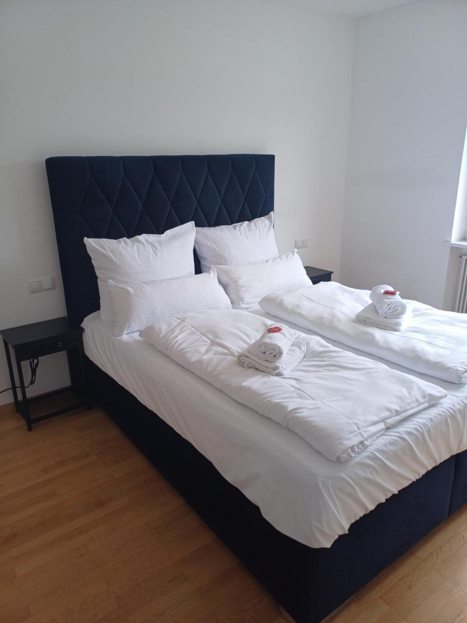 Crown Living Design Apartment - 2 Schlafzimmer - Kueche - Gratis Parkplatz - Abstellraum Fuer Fahrraeder/Ski Mader 외부 사진